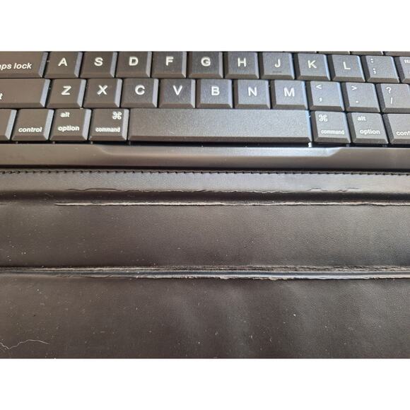 Brookstone Bluetooth Keyboard for iPad 2 Black - Picture 7 of 7